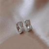 Brincos de círculo pequeno estilo francês vintage Brincos femininos de moda feminina Brincos de design pequeno e requintado distintivo Sentido Internet Popular Ear Jewelry