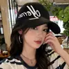 Boné de Baseball Bordado com Letras Feminino Primavera Verão Versátil Aba Larga Estilo Bico de Pato Circunferência da Cabeça Grande Faz o Rosto Parecer Menor Chapéu Estilo Coreano