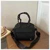 Bolsa pequeña de color liso en tela de nailon, modelo nuevo 2026, bolso de mano de gran capacidad, multibolsillo, estilo japonés, bandolera casual para mujer