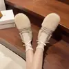 Zapatos de felpa con pedrería estilo francés, nuevos zapatos de algodón peludo para otoño e invierno 2026, zapatos Mary Jane de una correa con un diseño único