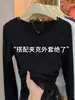 Camiseta feminina de manga longa com decote V e retalhos de renda estilo coreano, moderna e versátil, com design acinturado, cor sólida, efeito rejuvenescedor e emagrecedor
