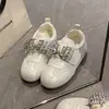 Zapatillas de Entrenamiento Alemanas de Suela Gruesa con Pedrería Estilo Coreano para Mujer, Nuevo Modelo Versátil de Gran Venta Primavera y Verano 2026, Adecuado para Combinar con Faldas, Tenis Blancos