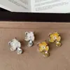 Pendientes de Flor de Metal con Textura de Lujo Ligero para Mujer Diseño de Nicho Exquisitos Versátiles para el Trabajo Pendientes Pendientes