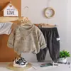 Conjunto de Roupas de Outono para Meninos 2026 Novo Conjunto de Duas Peças com Moletom Lindo de Manga Longa Estilo Coreano para Crianças Venda por Atacado