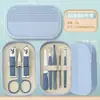Set de manicura portátil, 14 piezas, con esquinas redondeadas y una caja cuadrada, incluyendo cortaúñas, tijeras para uñas y limas de uñas, un set elegante y práctico para uso doméstico