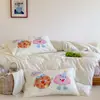 Juego de ropa de cama de cuatro piezas estilo caricatura, clase A, fresco y simple, 100% algodón, algodón lavado, con diseños lindos y versátiles, adecuado para dormitorios de estudiantes, y disponible como juego de tres piezas