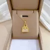[Acero de Titanio] Collar con Colgante de Zirconia en Forma de Llave con Diamantes Completos, Estilo Palacio Lujoso, Cadena Versátil para la Clavícula para Mujeres, Cadena de Acero de Titanio