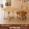 Juego de mesa y sillas casual, una mesa y dos sillas, juego de tres piezas, sillón individual pequeño para balcón, adecuado para casa de huéspedes y hotel, en estilo madera natural