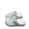 Super fotogênico~ Tamancos de EVA com sola grossa para praia de verão 2026 novo estilo urso laço chinelos versáteis de bico fechado