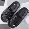 2301 una generación de zapatillas ligeras de color liso para mujer zapatillas huecas para baño cuatro estaciones amantes limpiadores del hogar venta al por mayor trabajadores