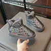 Botas de Algodón para Niños 2026 Otoño/Invierno Nuevo Estilo Moda Superficie de Cuero con Felpa Botas de Nieve para Niños y Niñas Suela Suave Antideslizante Botines Cortos