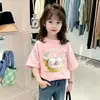 Nova Camiseta de Verão 2026 com Manga Curta para Meninas, Estilo Casual Infantil, Algodão Puro, Estampa de Desenho Animado, Camisa Respirável para Meninas de Tamanho Pequeno e Médio