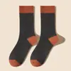 Calcetines calcetines de felpa de otoño para mujer Maillard ins de moda color de contraste calcetines retro calcetines de noviembre lunar para mujer calcetines sin costuras