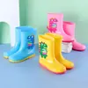 Botas de lluvia para niños de 1 a 17 años, de longitud media hasta la pantorrilla, diseño de dibujos animados de dinosaurios, zapatos de agua de suela blanda, adecuados para niños y niñas, niños pequeños y niños mayores