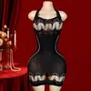 Lingerie sexy transfronteiriça europeia e americana, design preto com gola halter, em malha transparente, com detalhes vazados e franjas, uma saia curta que realça a silhueta