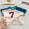 Esquema de colores elegante~Camiseta de manga corta bordada con bloques de color estilo coreano, estampado activo para niños y niñas, camiseta básica casual de verano