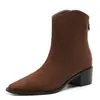776-3 Botas Retrô de Solado Grosso Meio da Panturrilha Femininas Novas Bico Fino Cor Desgastada Fivela Moda Versátil Estilo Britânico Curto