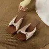 Primer Encuentro Temporada Terciopelo Plisado de Una Tira Punta Cuadrada Sandalias de Cuña Deslizantes para Mujer Estilo Francés de Lujo Ligero Retro Zapatillas de Exterior con Temperamento