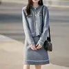 Conjunto de Dos Piezas: Cardigan de Lana Pura con Cuello Redondo y Mangas Largas, Falda de Longitud Media con Bloques de Color, Estilo Nuevo Otoño e Invierno 2025