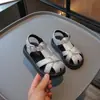 Sandalias para Niña 2026 Verano Nuevo Estilo Zapatos de Playa Cerrados Tejidos Huecos para Niños Estilo Princesa Sandalias Romanas para Niña Pequeña