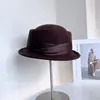 Sombrero de Copa Plano Especial de Forma Cóncava Retro de Celebridad para Mujer Otoño e Invierno Sombrero de Fieltro de Lana Australiana Cadena de Cuentas Plegada Cinta Bombín Pequeño