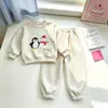 Novo Conjunto Doce de Outono para Meninas Moletom Estilo Europeu Desenho Animado Natal Conjunto de Calça Jogger para Crianças Pequenas Fofo Conjunto de Duas Peças