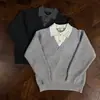 Suéter falso de duas peças cinza escuro com decote em V, unissex, outono/inverno, estilo casual e descontraído, base de malha, blusa interna com gola