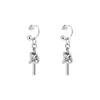 Aretes de Cruz Torcida para Hombre, Aretes de Acero Inoxidable de Moda para Mujer, Accesorios de Moda de Nicho con un Toque de Lujo, Venta al por Mayor