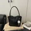 Bolsas Populares de Este Año Bolso Cubo para Mujer 2025 Bolso Nuevo de Aspecto Caro Retro Otoño Bolso de Hombro Único para el Brazo Bolso de Viaje