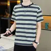 Camiseta informal de rayas versátil estilo ins americano con cuello redondo y manga corta, diseño de verano, moda masculina, moderna, de alta gama, corte slim