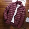 Chaqueta Ligera de Algodón con Plumas para Hombre Chaqueta de Algodón con Plumas Antitemporada para Hombre Cuello Vertical Mantenimiento del Calor Diaria Casual Versátil Chaqueta con Capucha de Invierno