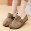 Zapatos de algodón engrosados para otoño e invierno 2026, zapatos tipo gorro, zapatos de mamá, forrados de lana de cordero, versátiles, de suela suave, antideslizantes, cálidos y retro