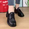 Mocassins de couro macio com salto grosso para mulheres, novidade outono 2026 estilo britânico com cadarço, sapatos pequenos de couro, sapatos mãe versáteis de sola macia