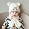 Set de Sombrero y Bufanda de Bebé de Panda Otoño e Invierno Súper Lindo Felpa Unisex Gorro de Punto para Bebé Set de Protección para Orejas Sombrero