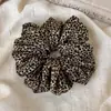 Goma para el pelo vintage con estampado de leopardo para mujer, scrunchie de tela estilo Maillard, accesorio para coleta baja con sentido de atmósfera