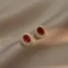 Aretes para Mujer, Aretes de Flor Corazón con Circonita Micro-pavimentada de Cobre, Nueva Moda de Nicho, Diseño Simple, Joyería de Temperamento y Versátil