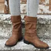 Europa y Estados Unidos hebilla de cinturón de gran tamaño transfronteriza tacón bajo Botas de Caballero Botas planas de color estilo retro de caña media para mujer deseo suministro