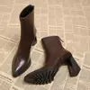 Botas Curtas Bico Fino para Mulheres 2026 Outono e Inverno Novo Estilo Tendência Salto Alto Bloco Pequenas Botas Slim Francesas Botas Martin Elásticas