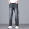 Jeans para hombre 2026 nuevo estilo otoño, corte recto holgado, pantalones de marca de moda para hombre, pantalones largos ultradelgados para hombres de mediana edad