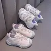 Zapatillas para niñas 2026 nuevas de primavera y otoño para niños, zapatos casuales de moda, transpirables, funcionales, de suela blanda para niñas