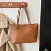 Bolso de Hombro Transfronterizo Moderno y Único, Bolso Tote Simple de Color Sólido de Nicho con Superficie Suave Estilosa, Bolso de Mano Modelo Nuevo 2026