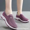 Zapatos de tela del viejo Pekín para mujer, antideslizantes, suela suave, malla transpirable, de una sola capa, para ancianos, deportes de ocio, zapatos para caminar para mamá