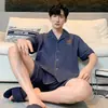 Pijama para Hombre de Algodón Puro Estilo Nuevo, Shorts de Manga Corta, Cárdigan de Solapa Otoñal Simple y Casual, Se Puede Usar Afuera, Conjunto para Estar en Casa