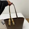 Bolsa Transfronteriza de Gran Capacidad para Mujer Verano 2026 Nuevo Versátil Moda Hombro Tendencia Viajero Retro Casual Bolso Tote