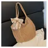 Bolsa de ombro trançada para mulheres, nova bolsa de palha vazada para primavera/verão, bolsa de praia de grande capacidade para férias, bolsa de crochê feita à mão
