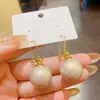 Pendientes colgantes de perlas de alta gama, ligeros y modernos, el mismo estilo que los influencers populares, nueva colección 2026, pendientes versátiles y elegantes para el uso diario