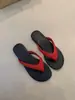 Chinelos minimalistas estilo francês 2025 para férias na praia, sandálias rasas versáteis color-blocking para mulheres, sandálias de verão para exterior