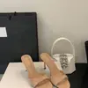 Sapatos de salto alto nude, novas sandálias abertas estilo francês para mulheres, novas sandálias de encaixe de salto fino versáteis para o verão de 2026 para uso ao ar livre