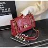 Bolsa de Corrente Acolchoada com Diamantes Versátil da Moda Feminina 2026 Nova Bolsa Quadrada Pequena de Ombro Único Transversal Versátil para o Dia a Dia