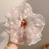 Goma para el pelo de encaje francés, un accesorio para el cabello de alta gama para mujer, perfecto para crear un moño o una cola de caballo elegante. Es un coletero delicado y elegante, disponible en tamaño grande